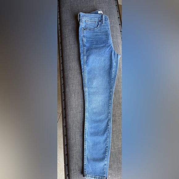 MADEWELL 10" High-Rise Skinny Jeans in Dewitt Wash:Button-Front TENCEL Denim - Picture 12 of 16